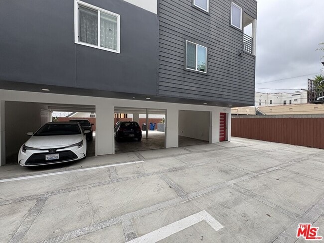 Building Photo - 1107 Carmona Ave