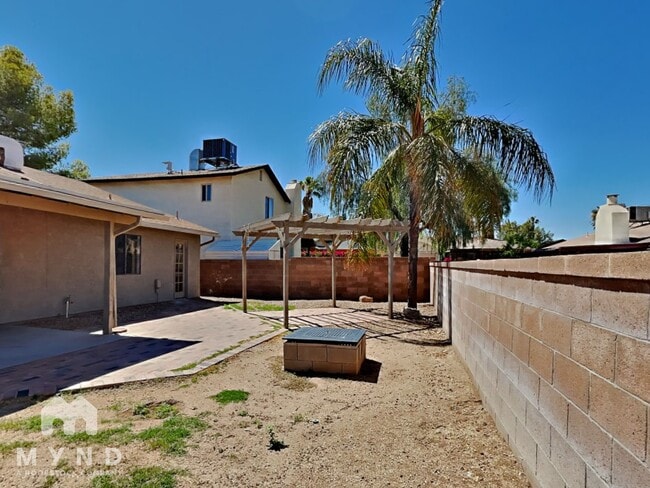 Building Photo - 213 N Jacs Pl