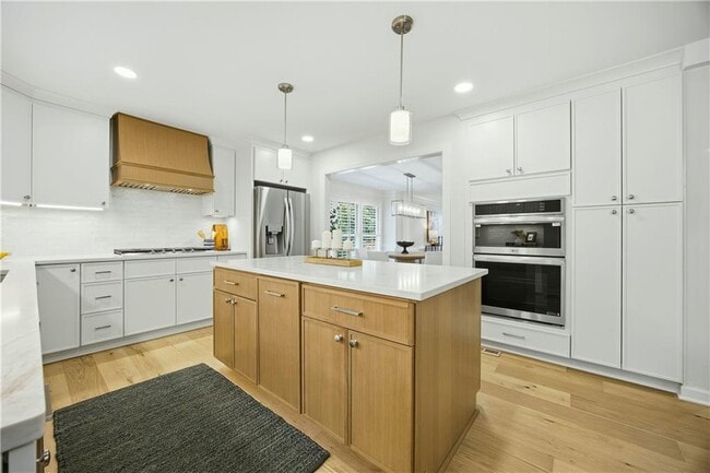 Building Photo - 1390 Tennis Ct Pl