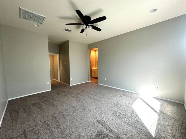 Building Photo - Stunning 4-bedroom, 2-bathroom home located in the vibrant community of Sahuarita, AZ