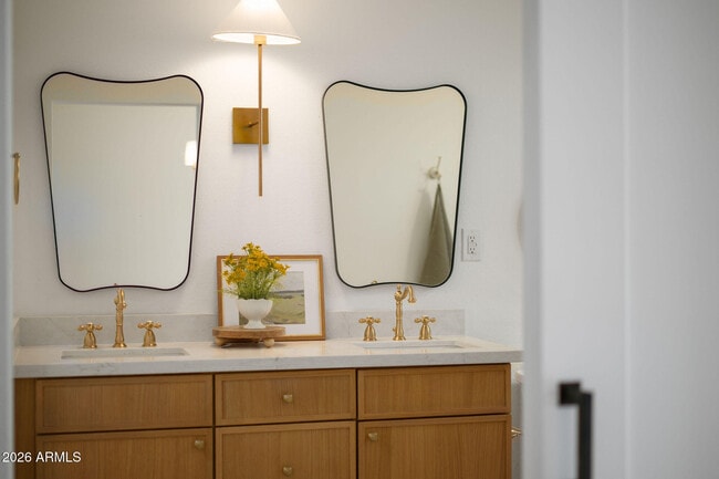 Building Photo - 7837 E Crestwood Way