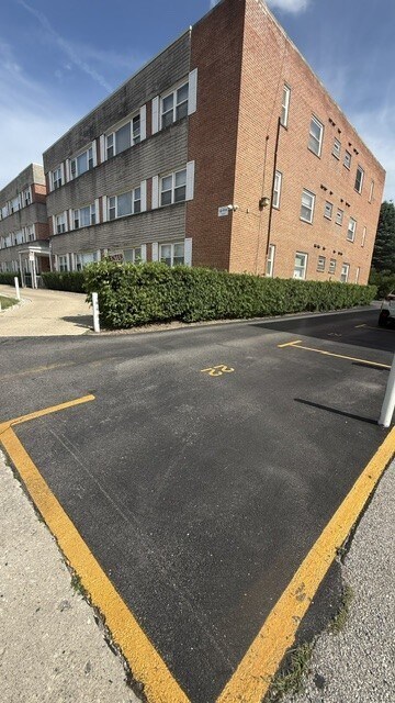 Building Photo - 4949 Church St