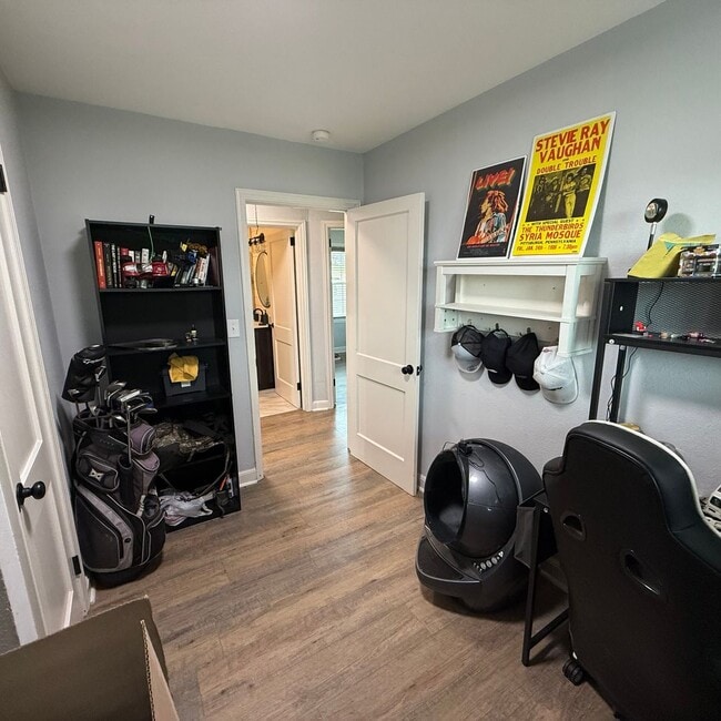 Building Photo - Your Perfect Retreat Awaits in Kingsport –...