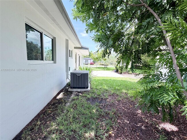 Building Photo - 5101 SW 127th Pl