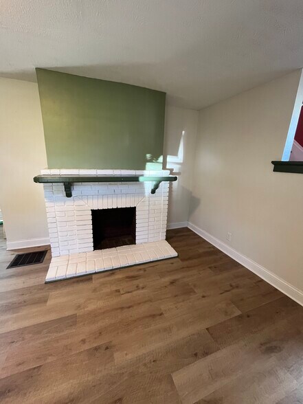 Dining Room - 633 S Terrace Ave