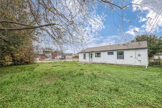 Building Photo - 9302 Fairland Dr