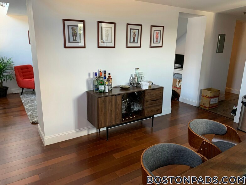 Building Photo - 12 Locust St