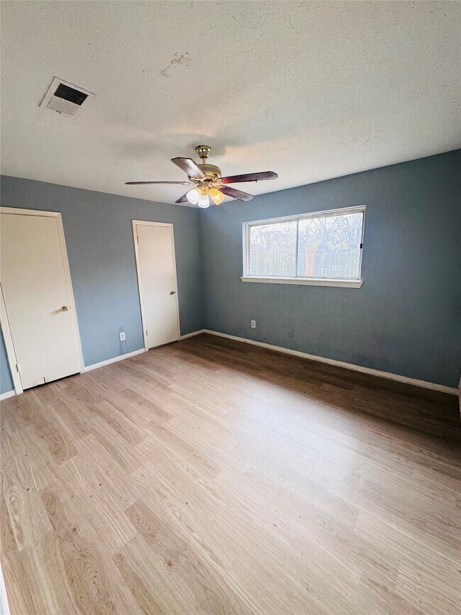 Building Photo - 12911 Scott St