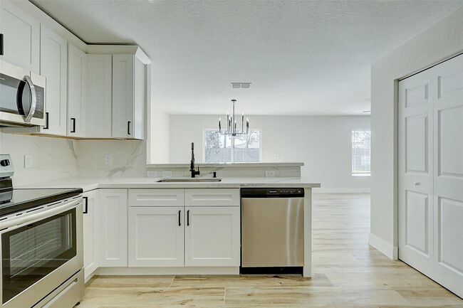 Building Photo - 1956 SW Jamesport Dr