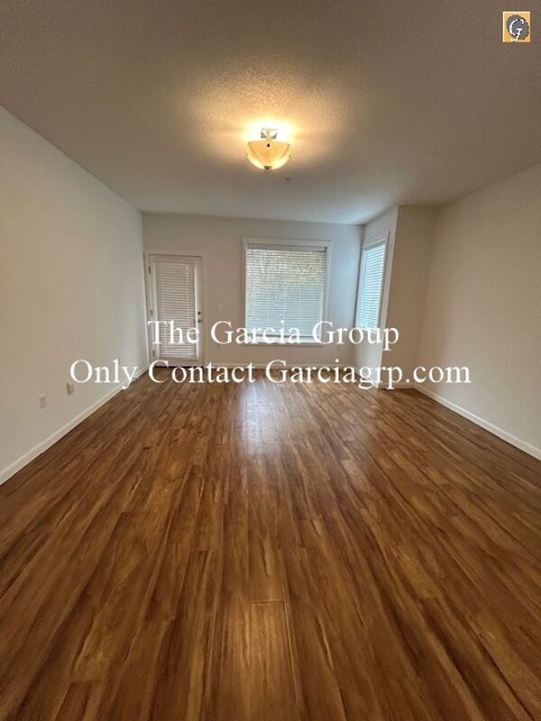 Building Photo - 7128 N Richmond Ave