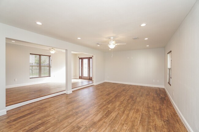Building Photo - 3415 Southmore Blvd
