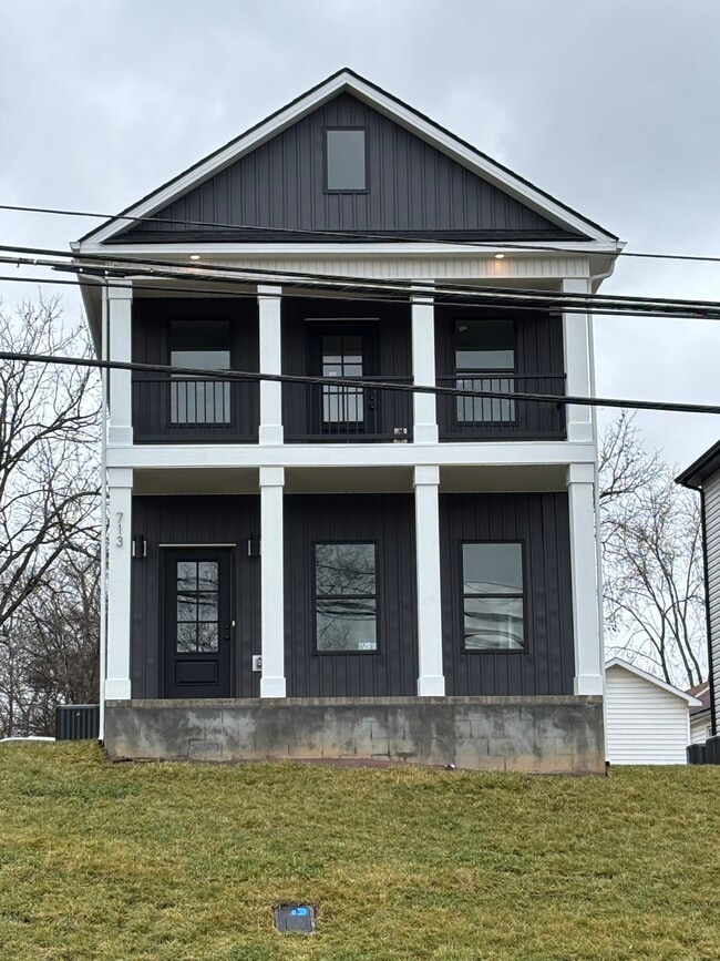 Building Photo - 713 Crossland Ave