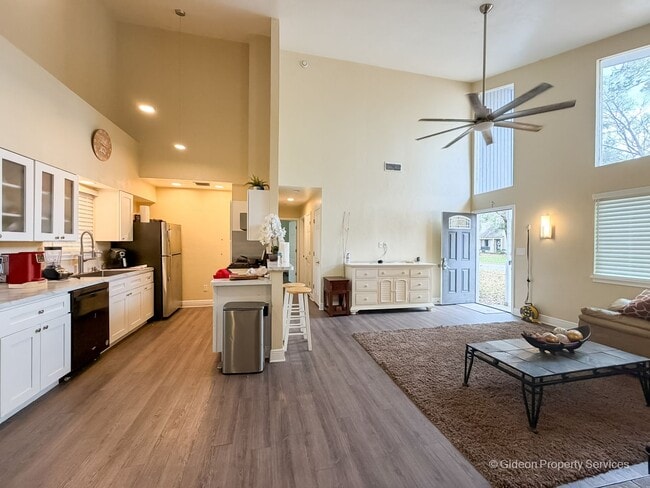 Building Photo - Beautiful 3/2 in Springtree