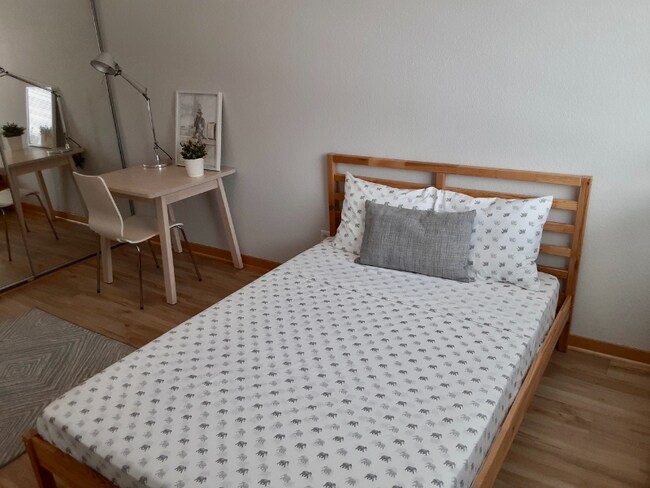 Building Photo - 2532 1st Ave S