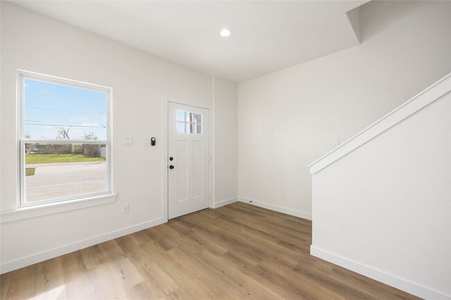 Building Photo - 7921 Bonaire St