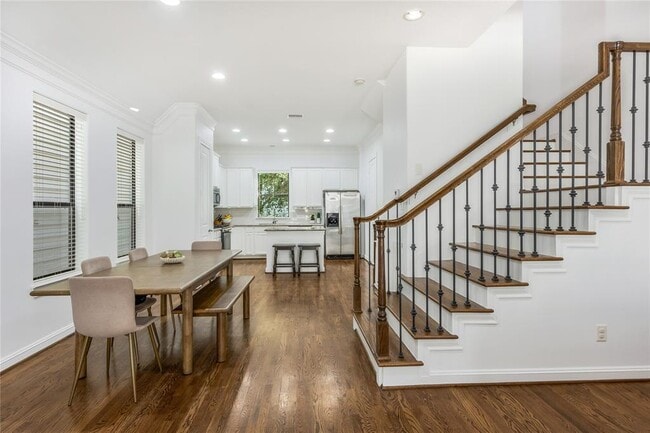 Building Photo - 8817 Lakeshore Bend Dr