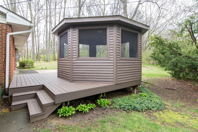 Building Photo - 6868 Crane Rd