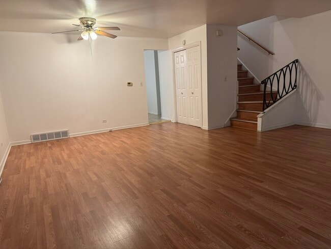 Building Photo - 1634 W Morse Ave