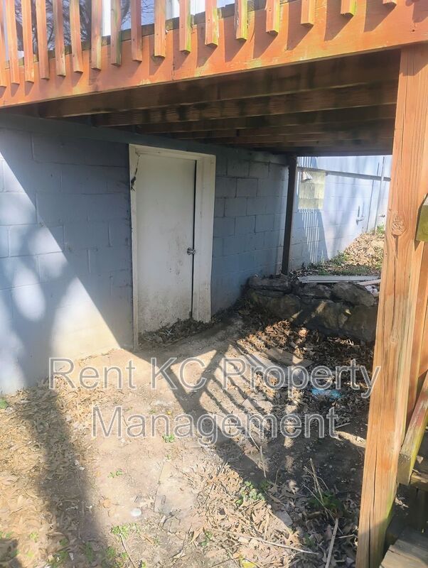 Building Photo - 6021 N Topping Ave