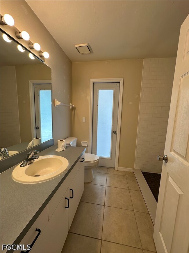 Building Photo - 8397 Bahamas Rd