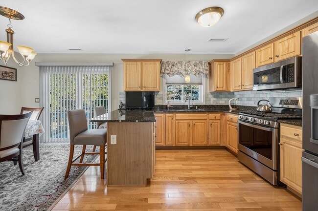 Building Photo - 262 Littleton Rd