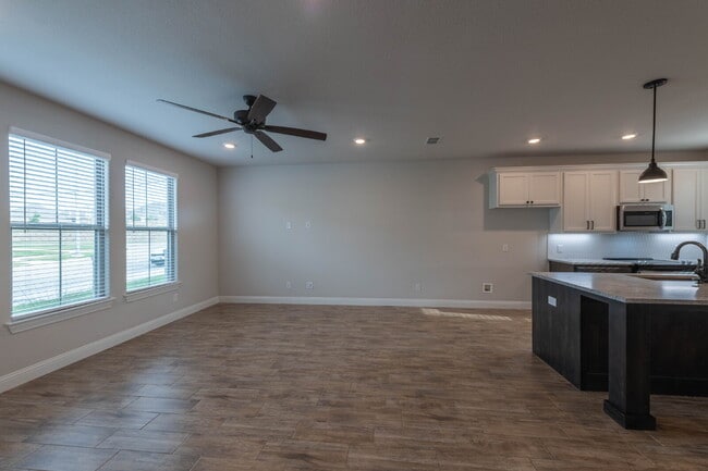 Building Photo - Fenced yard and two car garage!