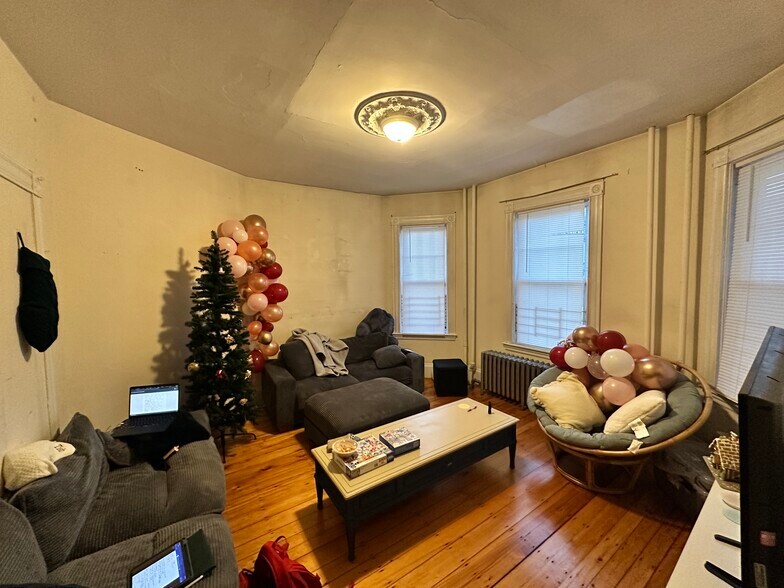 Building Photo - 172 Saint Alphonsus St