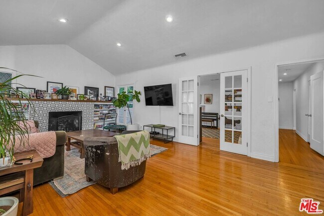 Building Photo - 6249 Del Valle Dr