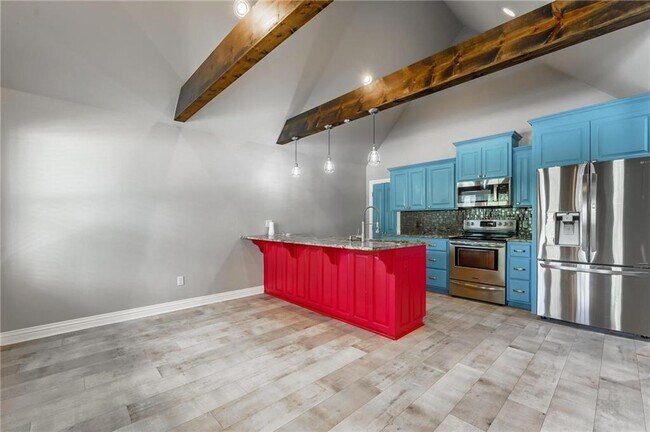 Building Photo - 3210 SW Hillstone Ave