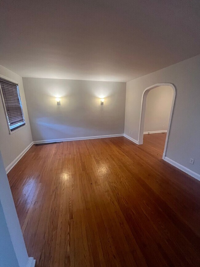 Building Photo - 3515 Parklawn Ave