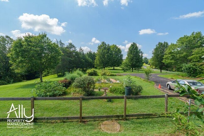 Building Photo - 2733 Southern Hills Ct