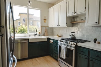 Building Photo - 1363 Abbey Ln