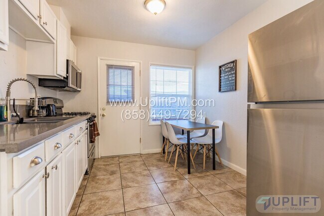 Building Photo - 4827 Castle Ave