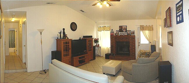 Building Photo - 412 Baumann Dr