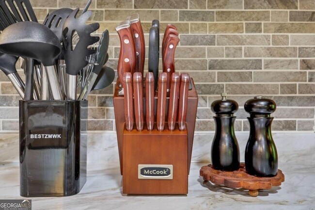 Building Photo - 166 Nantahala Pass Rd