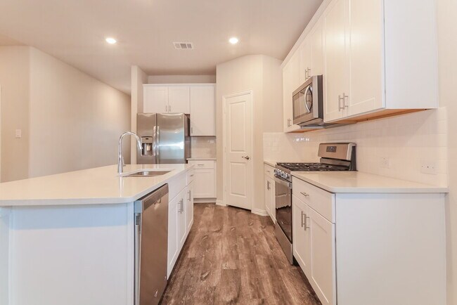 Building Photo - 1331 Black Canyon Ave