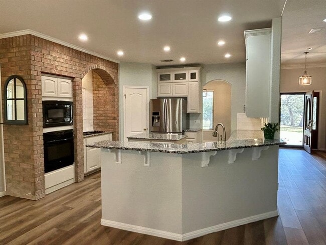 Building Photo - 121 Post Oak Ln