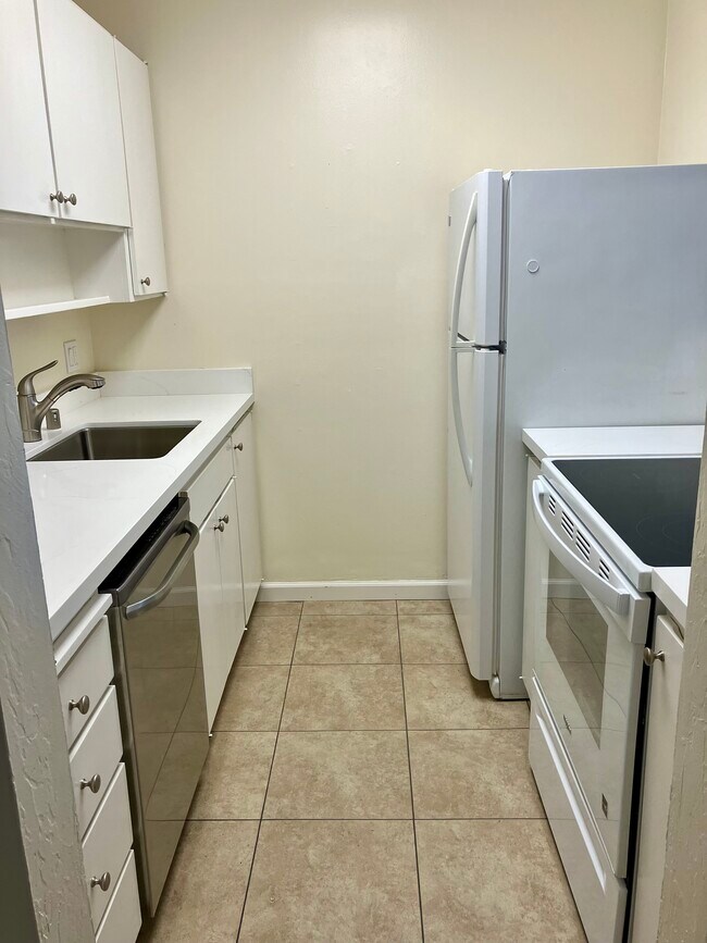 Building Photo - 350 N Civic Dr