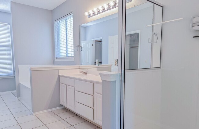 Building Photo - Stylish 4-Bed, 3.5-Bath Rental with Great ...