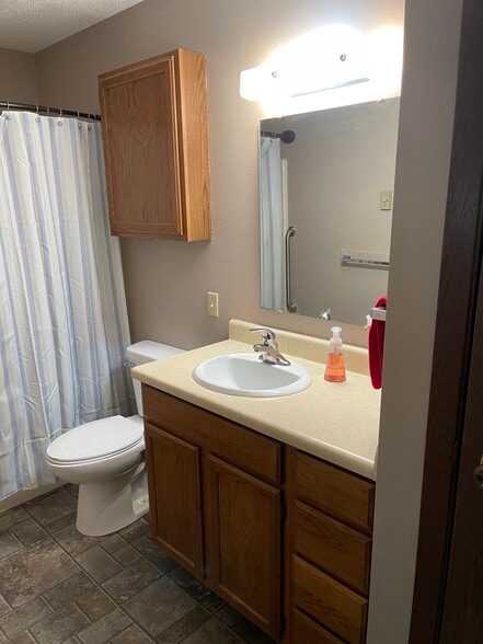 Building Photo - 1006 Hackberry Dr