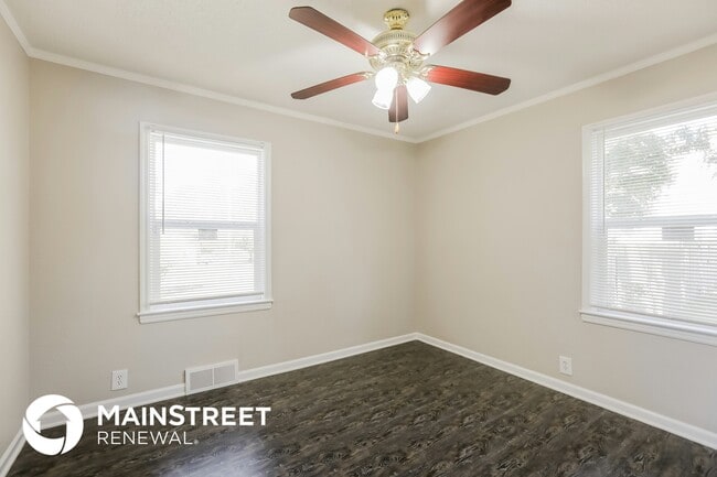 Building Photo - 5212 N Spruce Ave