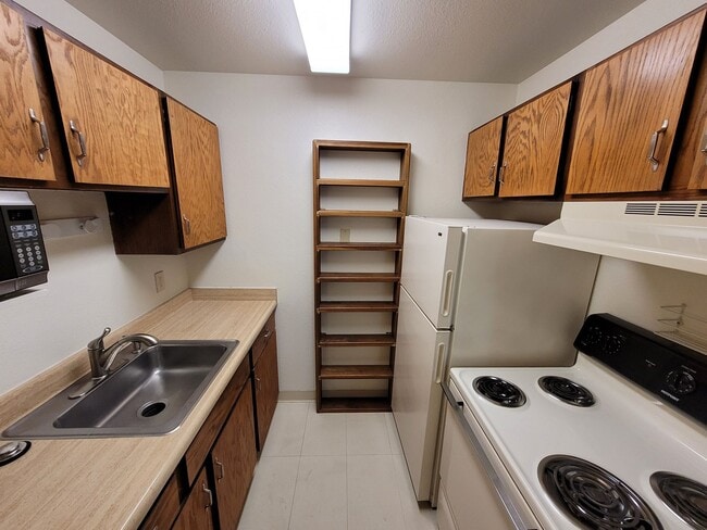 Building Photo - 809 S Circle Dr