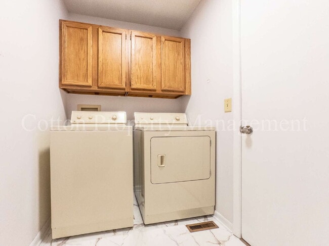 Building Photo - 202 Crooked Creek Rd