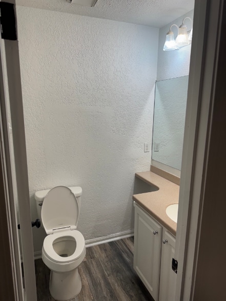 Building Photo - 3801 Crown Point Rd