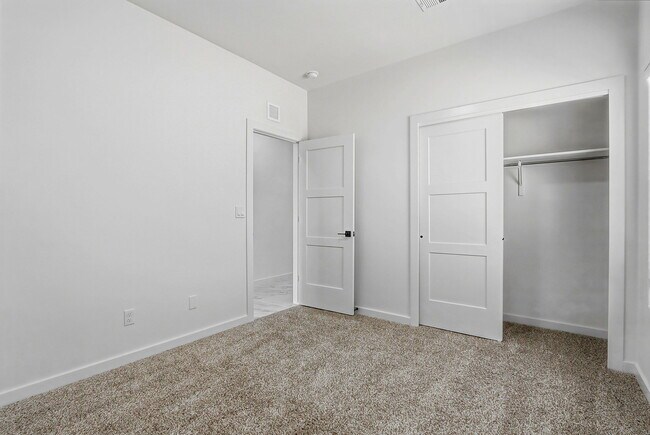Building Photo - 15052 Destination Ave