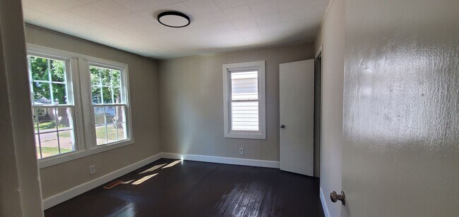 Building Photo - 1515 E Mcgee St
