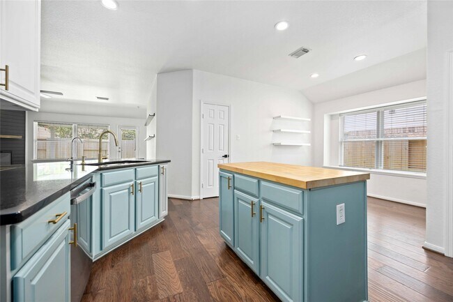 Building Photo - 6026 Indian Creek