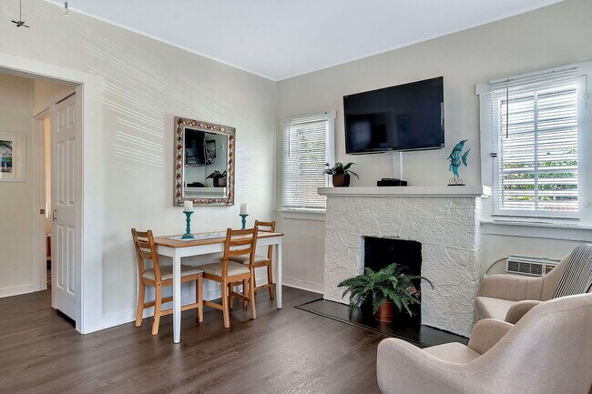 Building Photo - 118 S J St