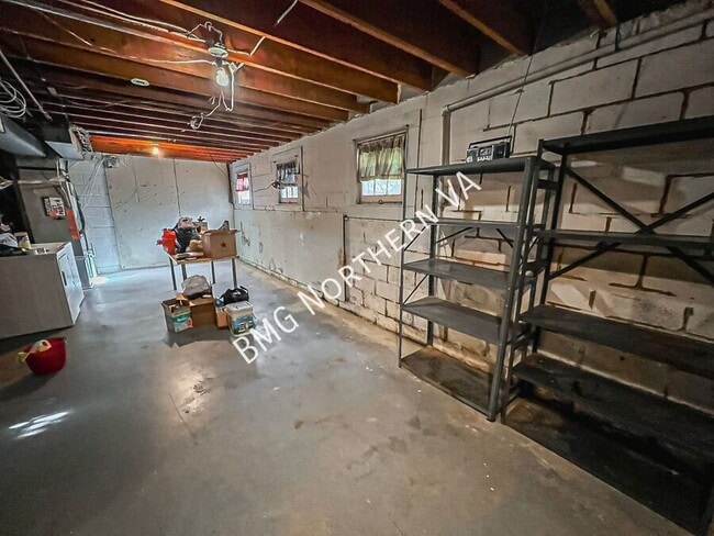 Building Photo - 1325 Lynnbrook Dr