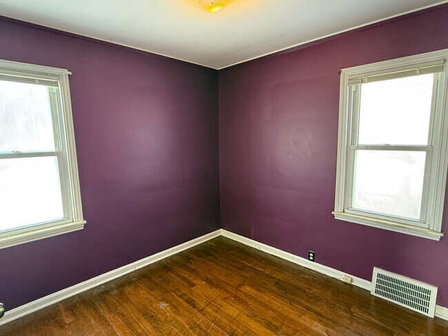 Building Photo - Move-In Ready 3 Bedroom, 2 Bathroom Home in Dearborn